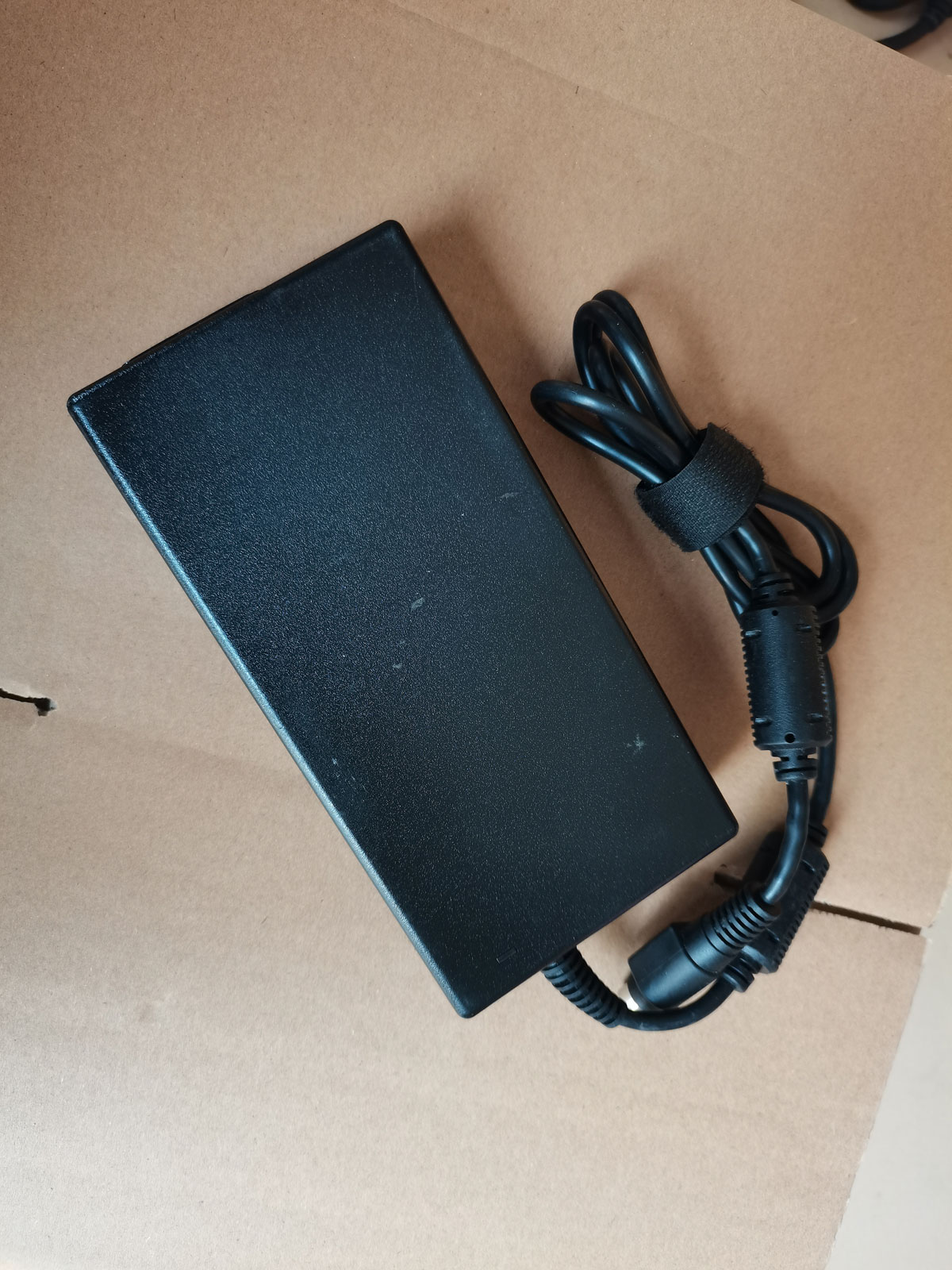 OEM Delta 230W 19.5V 11.8A ADP - огляд і ціна Pc Gaming Msi